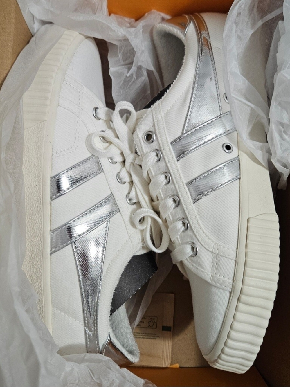 NIB Gola Women's Tennis Mark Cox Sneakers in Off-White and Silver Size 8 - Picture 3 of 9